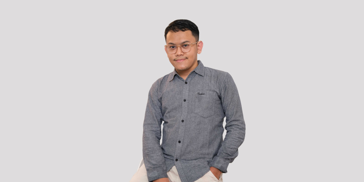 Daffa Ghiffary Kusuma facilitating an engaging workshop